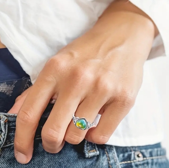 Mood Ring Heart Shaped Temperature. Sensing Color Changing. New In the package. - Picture 10 of 11